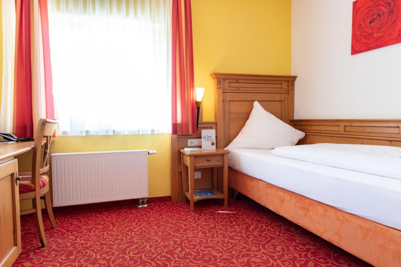 Landgasthof & Hotel Zur Rose Berg Ehingen  Eksteriør billede