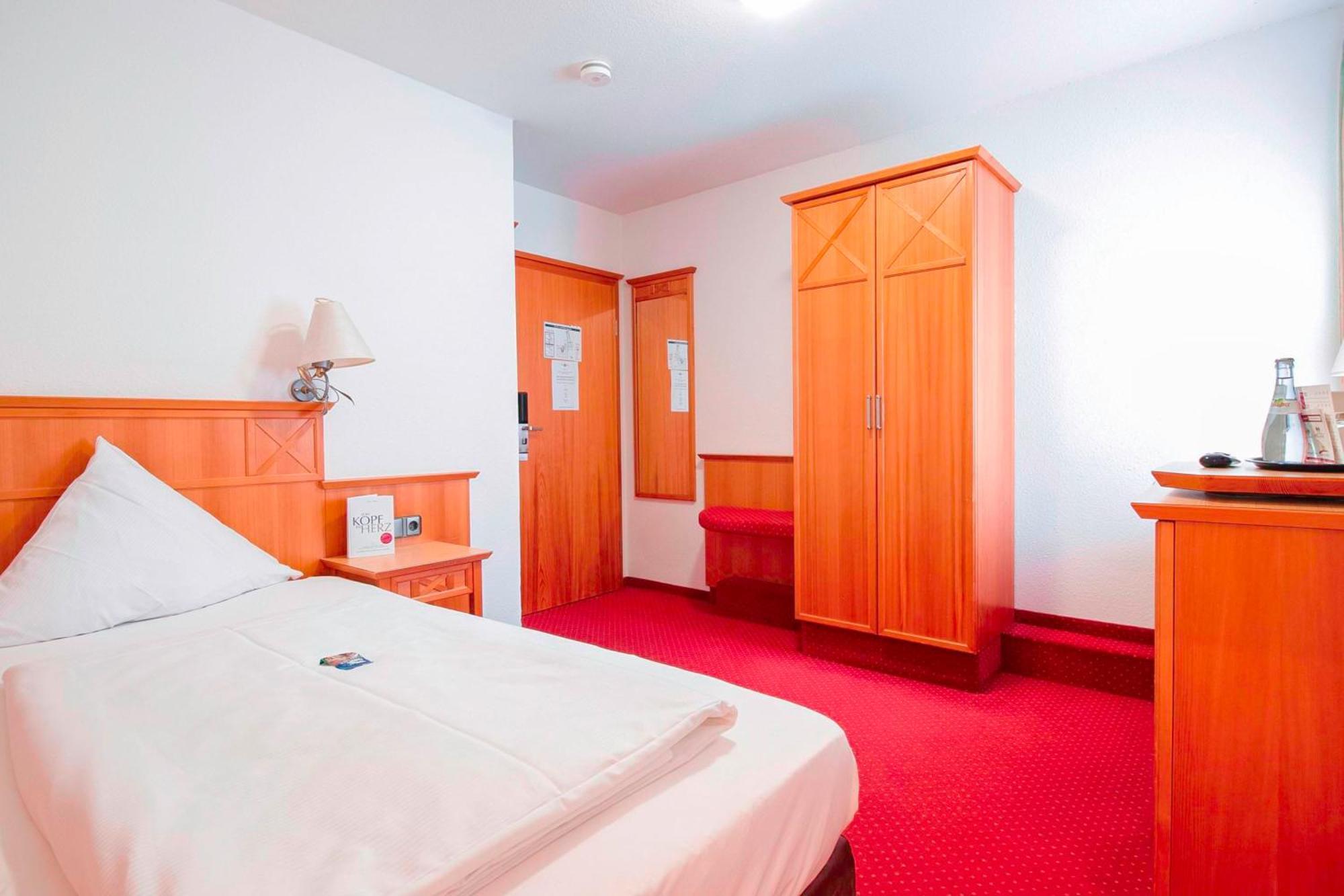 Landgasthof & Hotel Zur Rose Berg Ehingen  Værelse billede