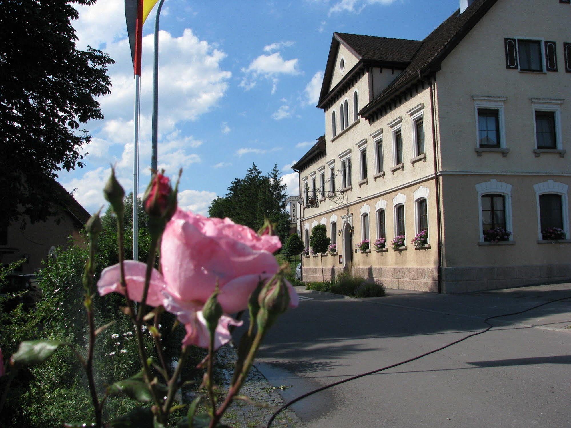 Landgasthof & Hotel Zur Rose Berg Ehingen  Eksteriør billede